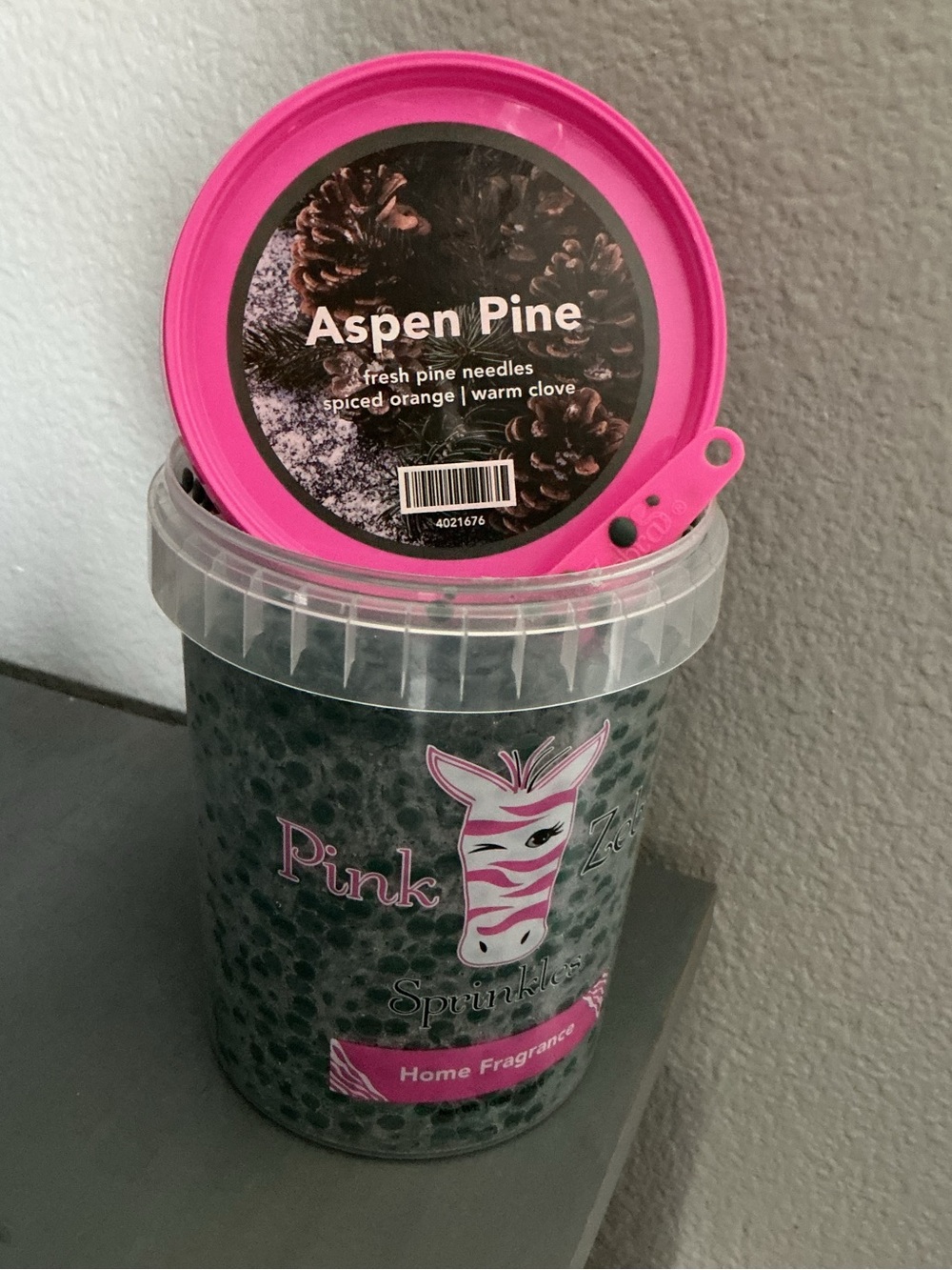 Aspen Pine Pink Zebra Wax Melts in a 4 oz blend bag
